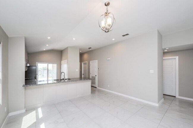 Building Photo - 7106 EL MESON DR