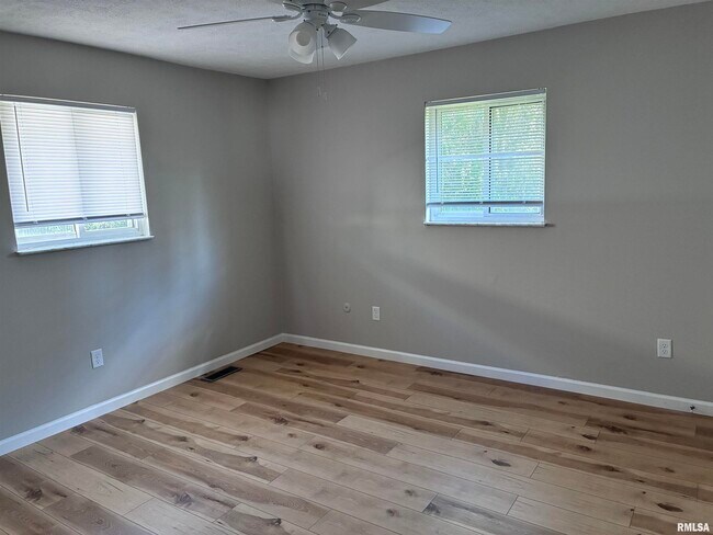 Building Photo - 30 Sundowner Ln