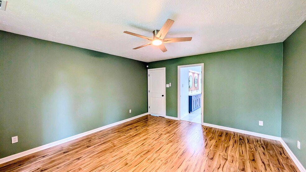 Master Bedroom - 15707 Downford Dr