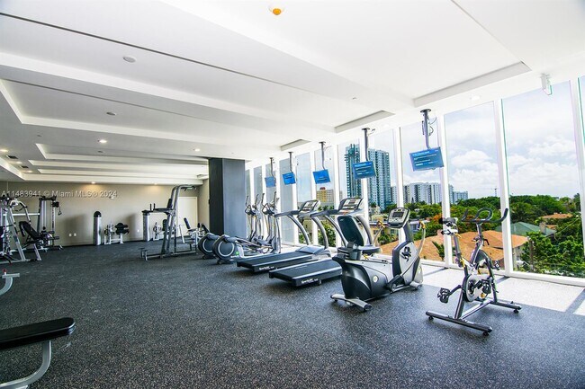 Building Photo - 600 NE 27th St