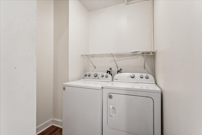 Building Photo - 44 Rivermont Dr