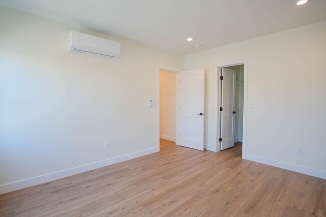 Building Photo - 1038 Westmoreland Ave
