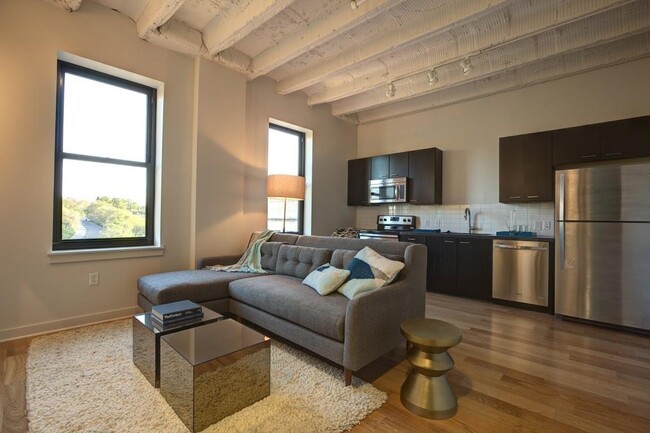 Building Photo - Pershing Lofts