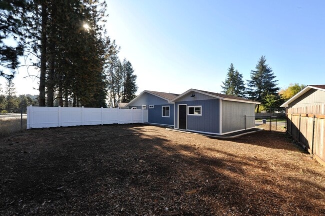 Building Photo - New Remodel 2 bed 1 bath