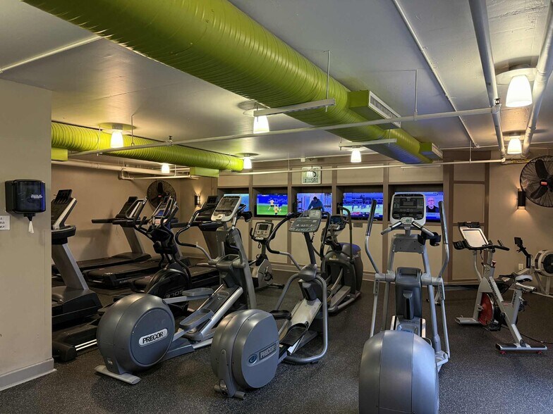 Building Photo - 1021 N Garfield St