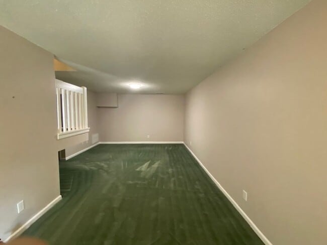 Building Photo - 96 Tannenbaum Cir