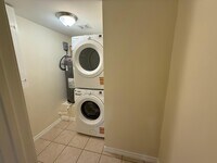 Building Photo - 914 E 25th St