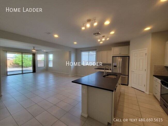 Building Photo - 25932 W Quail Ave