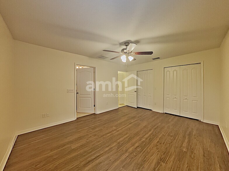 Building Photo - 8431 Deer Chase Dr