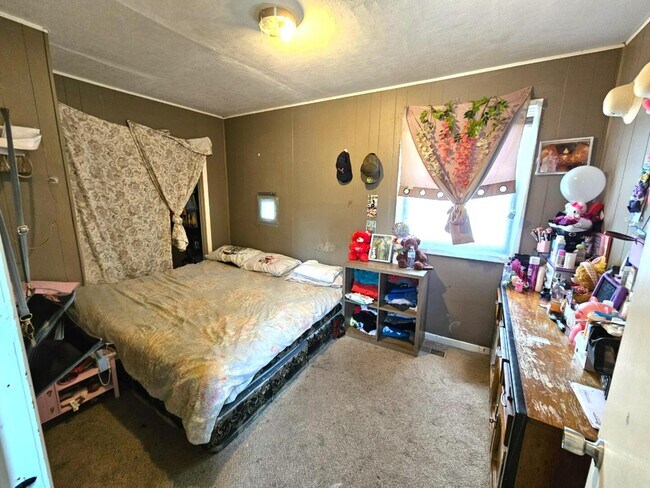 Building Photo - 454 S Des Plaines St