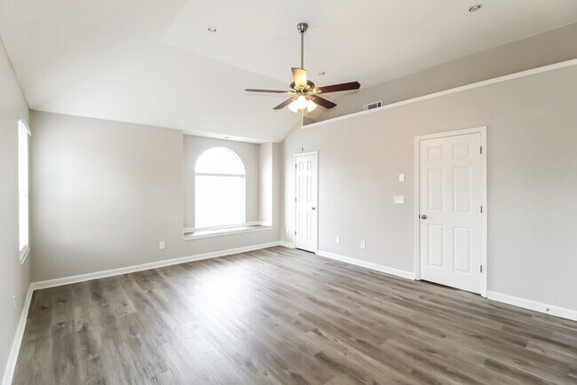 Building Photo - 2462 Raven Cir