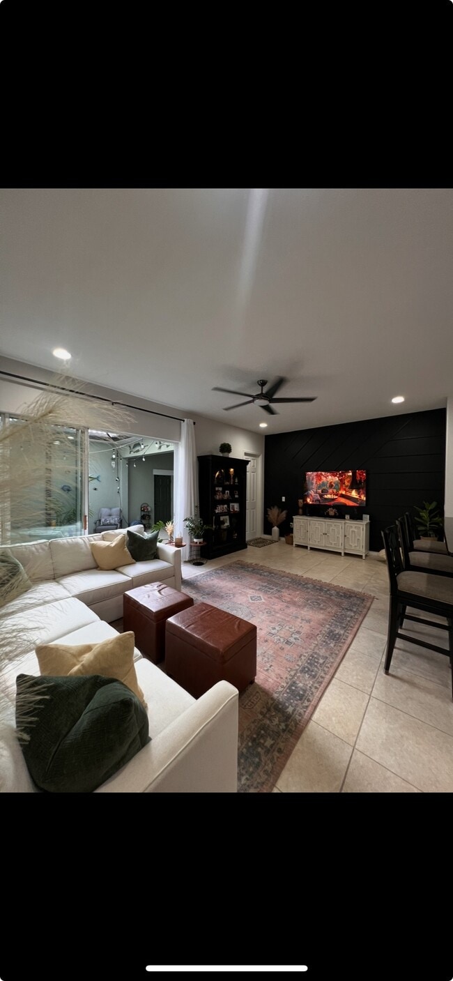 Building Photo - 3345 Sedge Dr