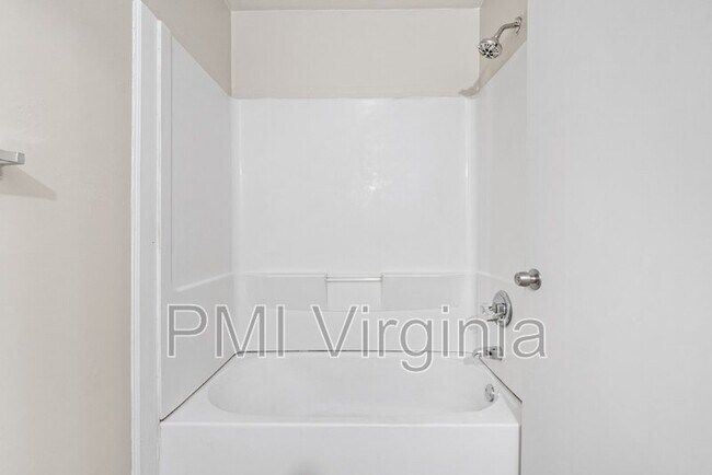 Building Photo - 4225 Schooner Trail