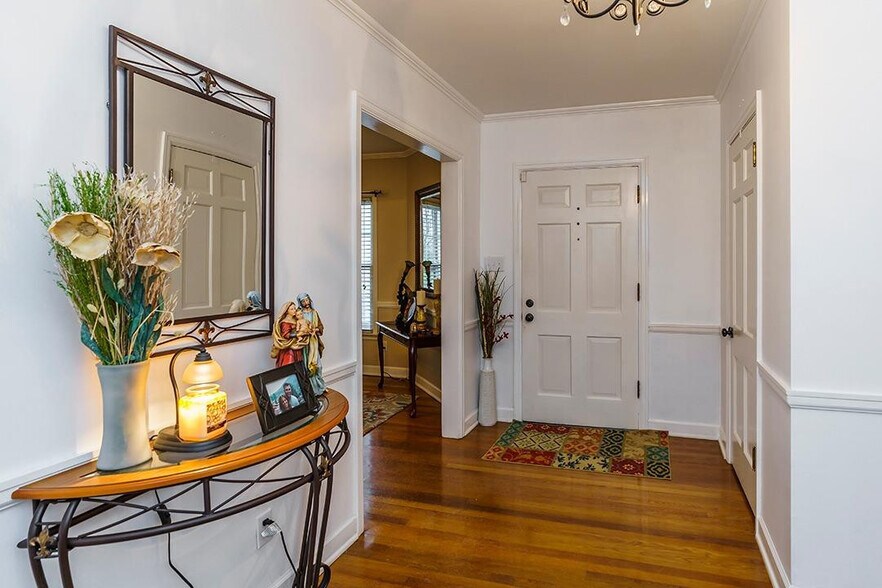 Building Photo - 304 Barnes Mill Rd