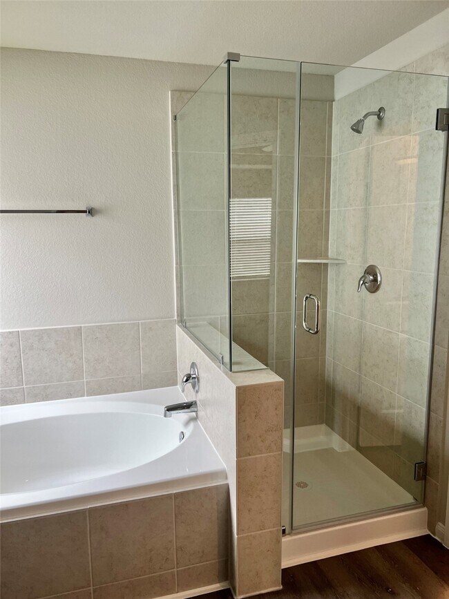 Building Photo - 5603 Brooklyn Rose Dr