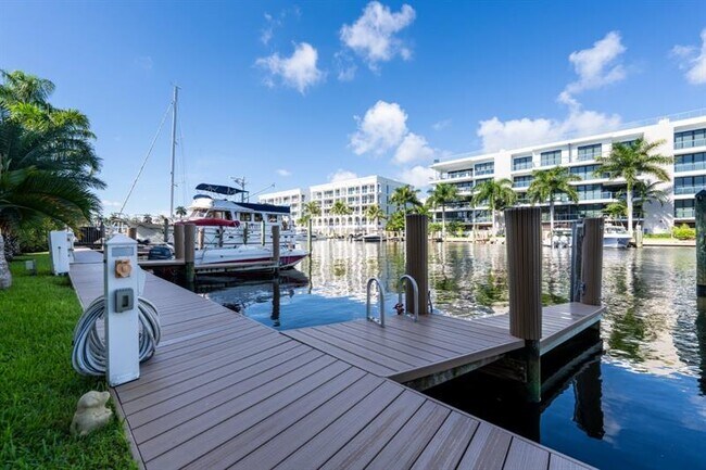 Building Photo - 61 Isle of Venice Dr