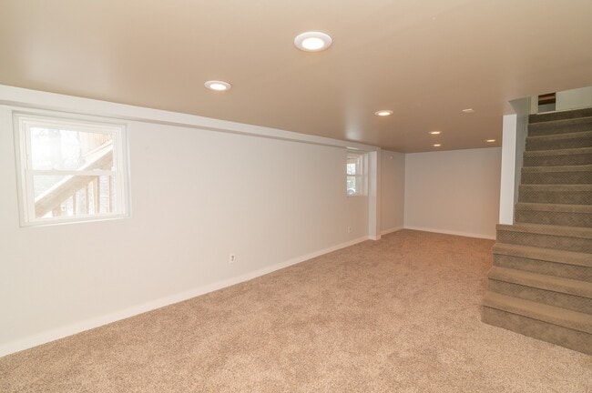 Building Photo - 2113 Melody Dr