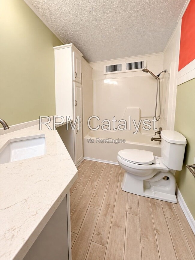 Building Photo - 116 Dolphin Dr S
