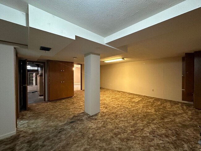 Building Photo - Dont Miss this 3 Bedroom 2 Bath Shadle Rancher