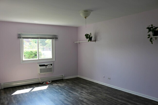 Building Photo - 10369 Dearlove Rd