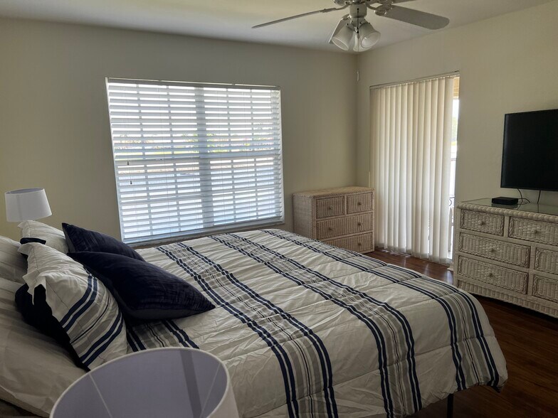 Primary with private entry lanai - 9850 Costa Mesa Ln