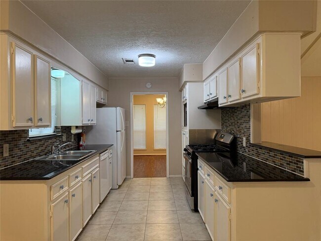 Building Photo - 13430 Exton Ln