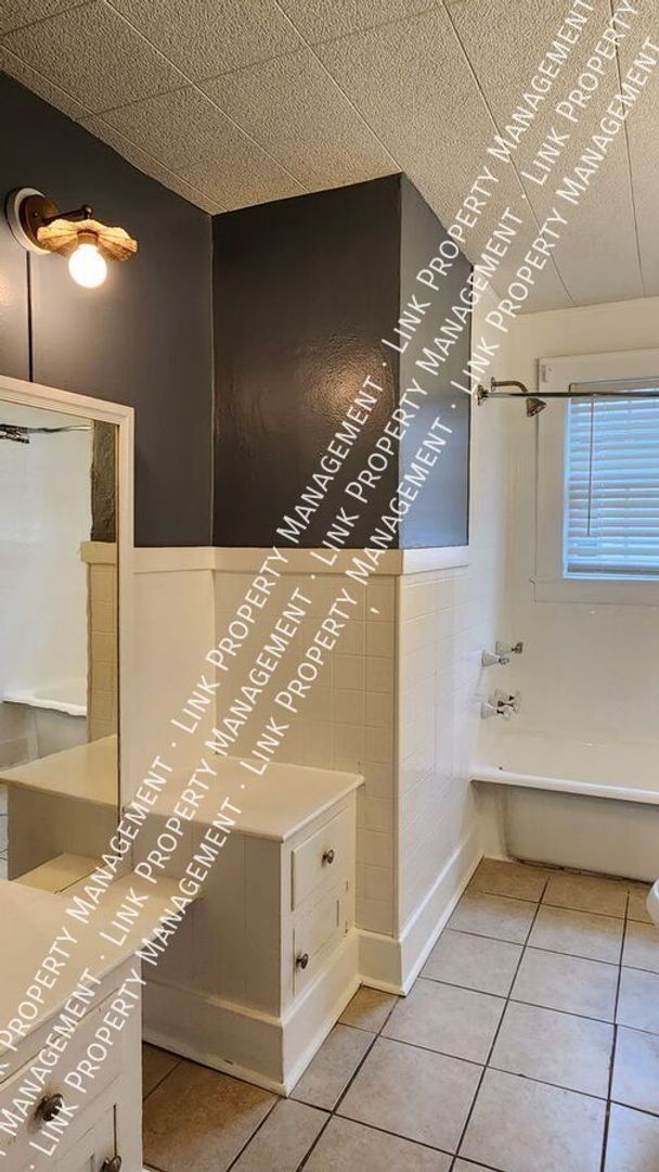Building Photo - Charming Fully Renovated 4-Bedroom Home in...