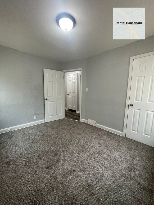 Building Photo - Stunning Renovated 3-Bedroom Bungalow-Move In Ready!!!