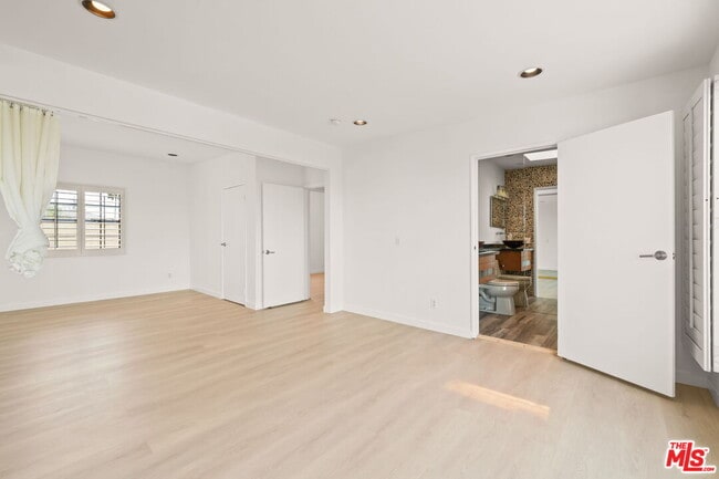Building Photo - 1225 S Longwood Ave