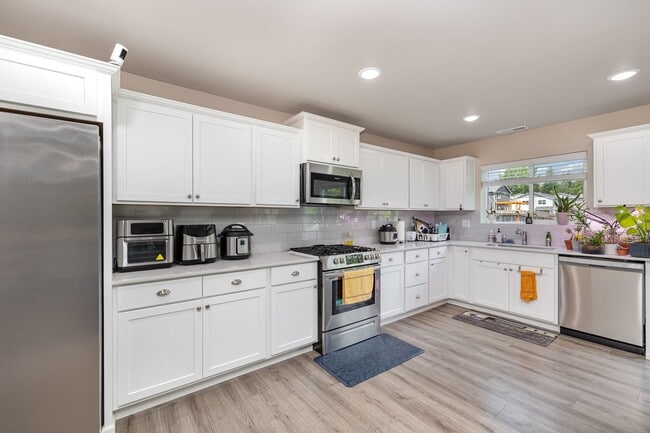 Building Photo - Charming 4-Bed | 2.5-Bath Home in Sultan $...