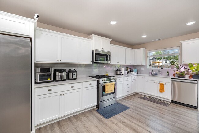 Building Photo - Charming 4-Bed | 2.5-Bath Home in Sultan $3,100 – Available August!
