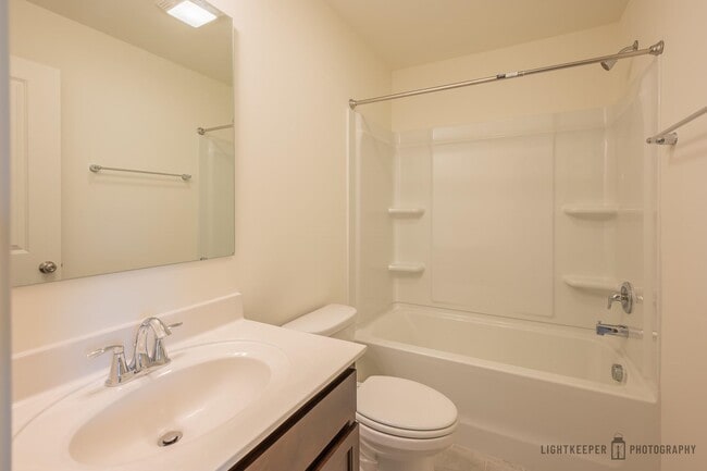 Building Photo - 215 Banbury Ln