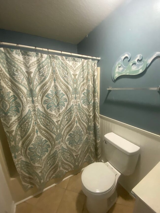 Building Photo - Golf Colony 12 F