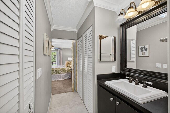 Building Photo - 202 Pinecrest Cir