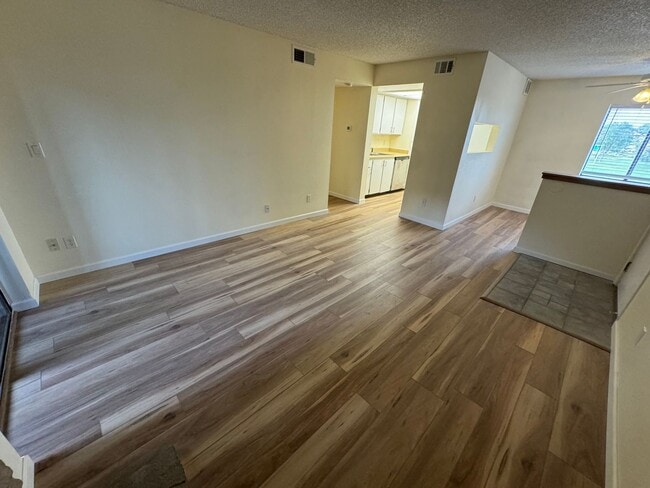 Building Photo - Centennial Lake Park Condo
