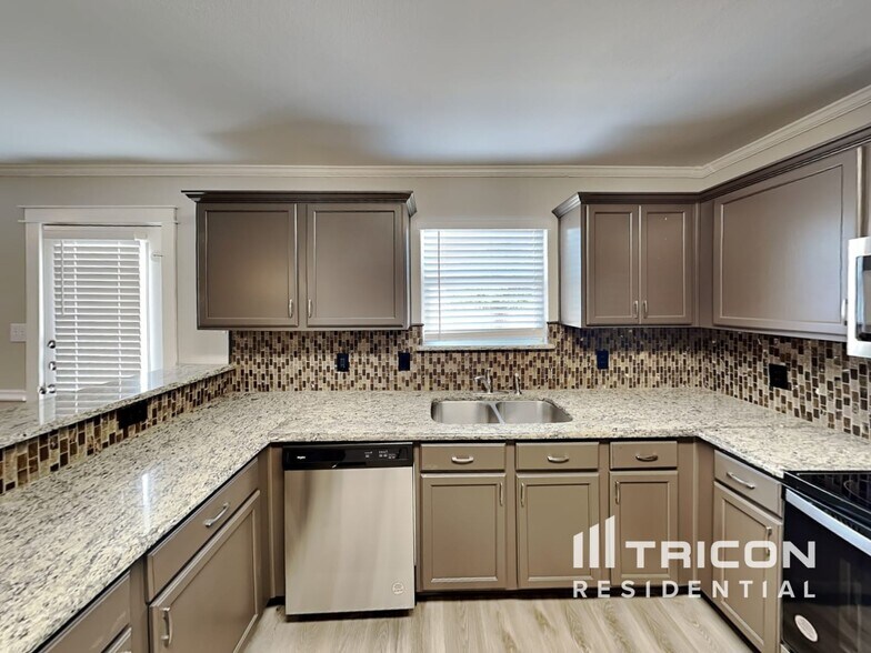 Building Photo - 1575 Wildflower Dr