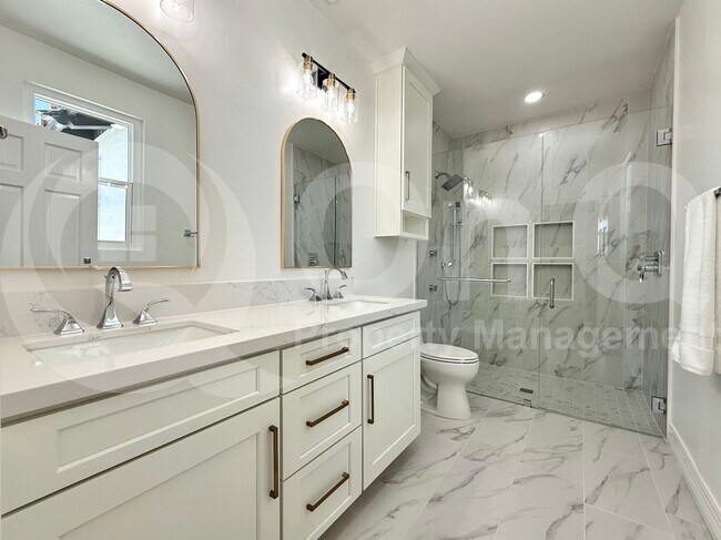 Building Photo - 1523 E Treasure Cove Dr