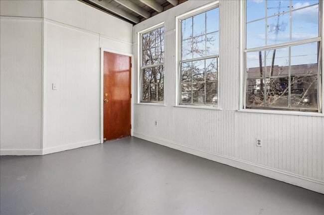 Building Photo - 3944 7th St NE