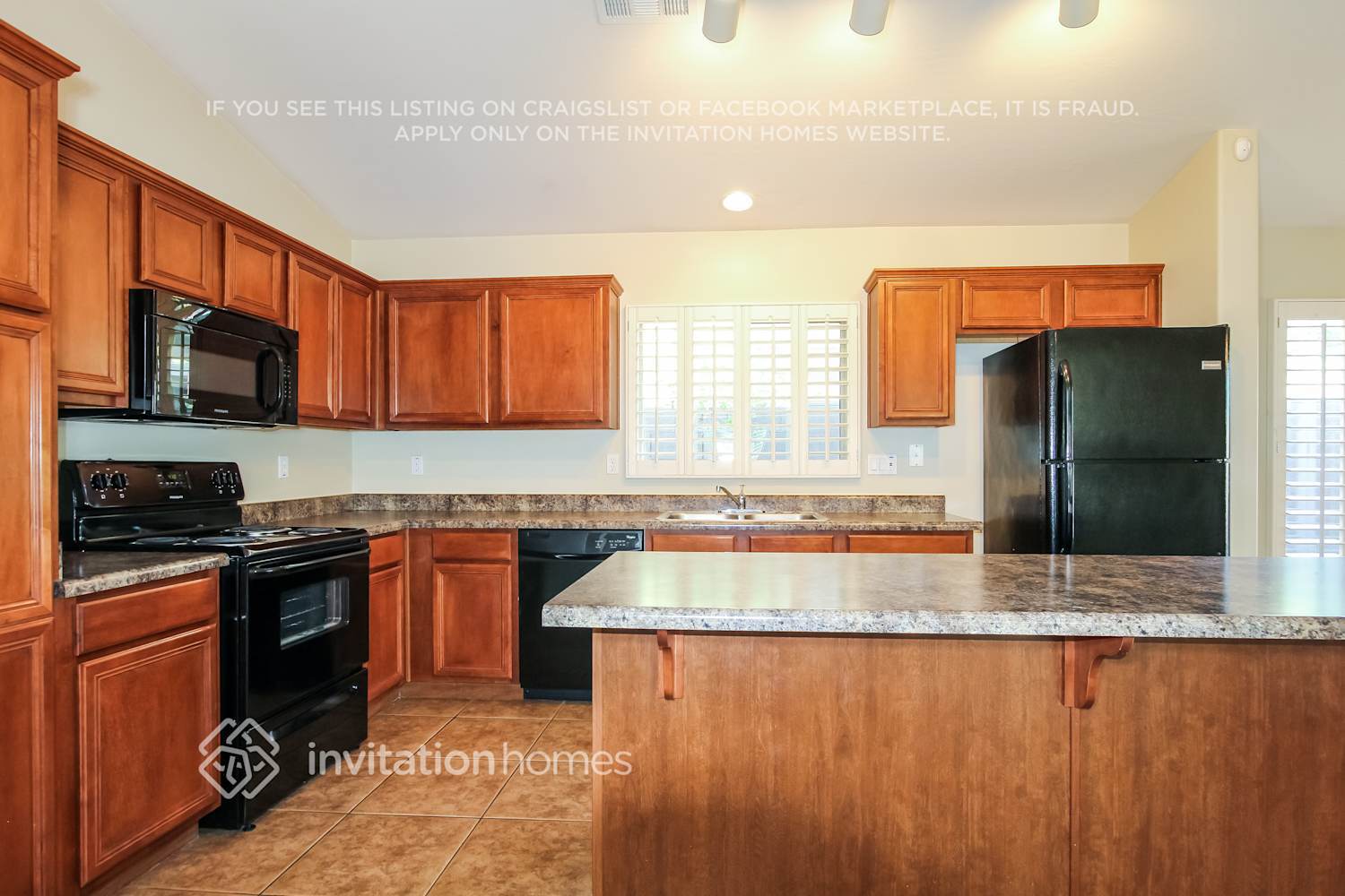 Building Photo - 781 S 167th Dr