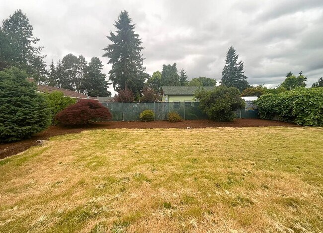 Building Photo - 15560 SE Thorville Ave
