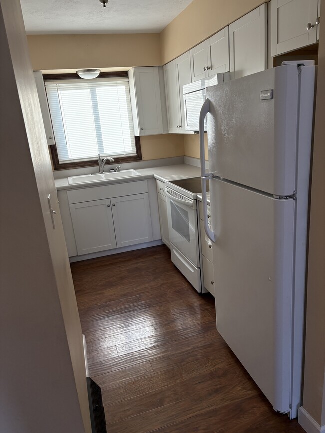 Kitchen - 3433 Brodhead Rd