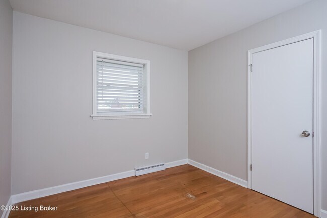 Building Photo - 2410 Farnsley Rd