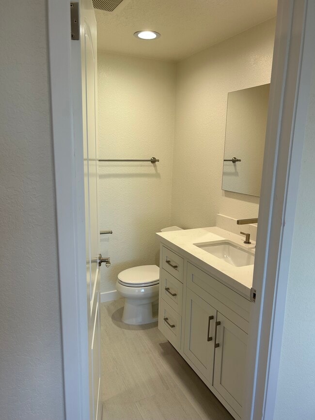 Building Photo - 1504 Manhattan Beach Blvd