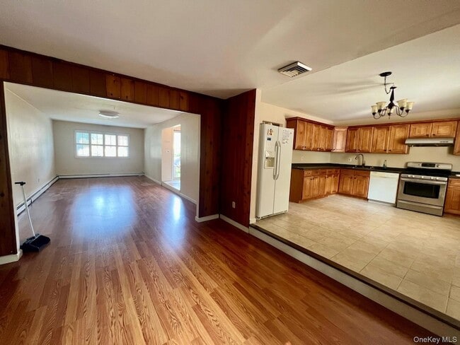 Building Photo - 69 Bellwood Ave