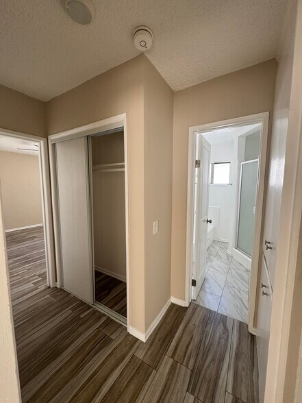 Building Photo - 5545 Carlton Way