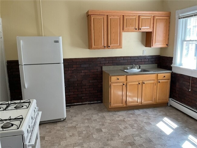 Building Photo - 497 Elmwood Ave
