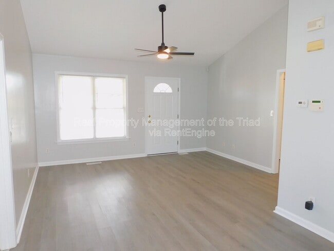 Building Photo - 4301 Edgemore Rd