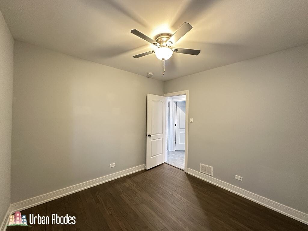 Building Photo - 5510 N Luna Ave