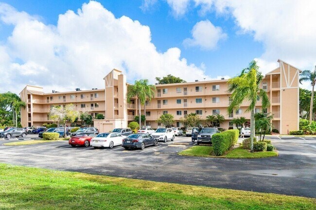 Building Photo - 6795 Huntington Ln