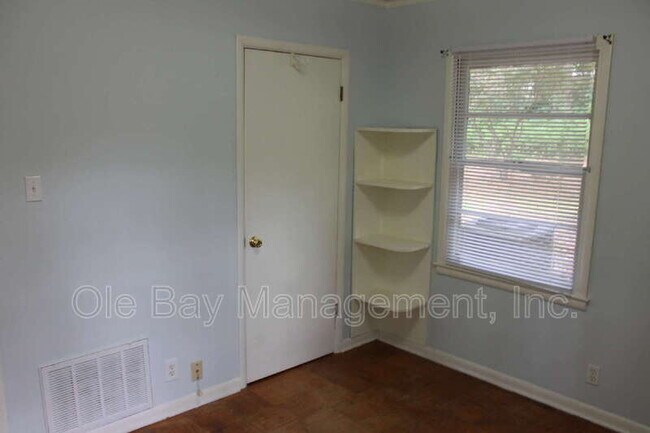 Building Photo - 5608 Morlee Dr S